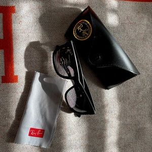 RayBan 4165 Justin Polarized 622/T3 Matte Black/Gradient Grey Lenses 54-16 145